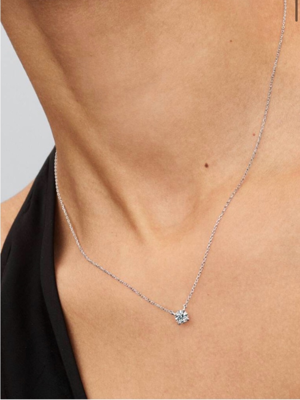 Delicate white gold chain with diamond pendant
